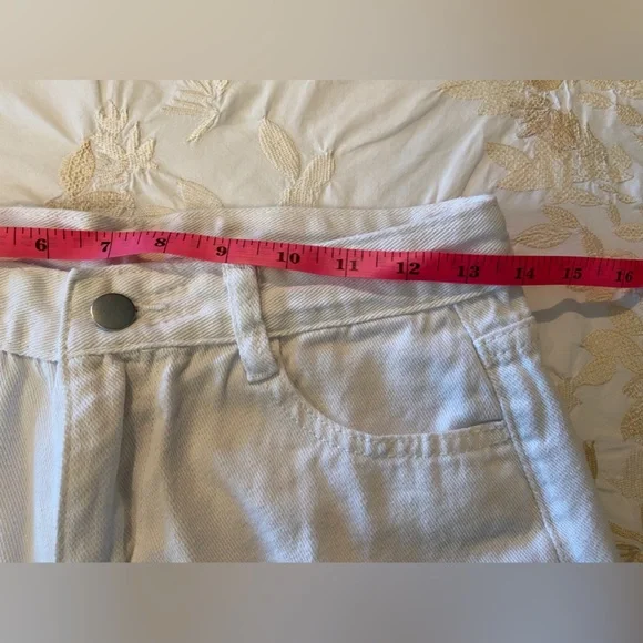 NWOT“JEANS” Sz-L Juniors/58 China- Cute Off White Jean Shorts-Soft Movable Cloth - Picture 3 of 15